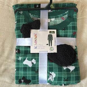 NWT 2 Piece Pajama Set with Socks
